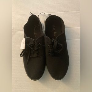 Skips sneakers 2 for $20